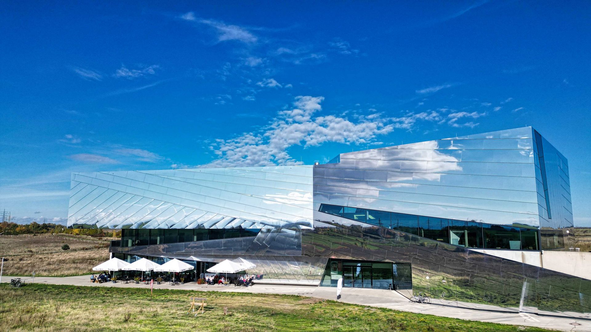 Blick auf das Forschungsmuseum Schöningen mit seiner besonderen Architektur