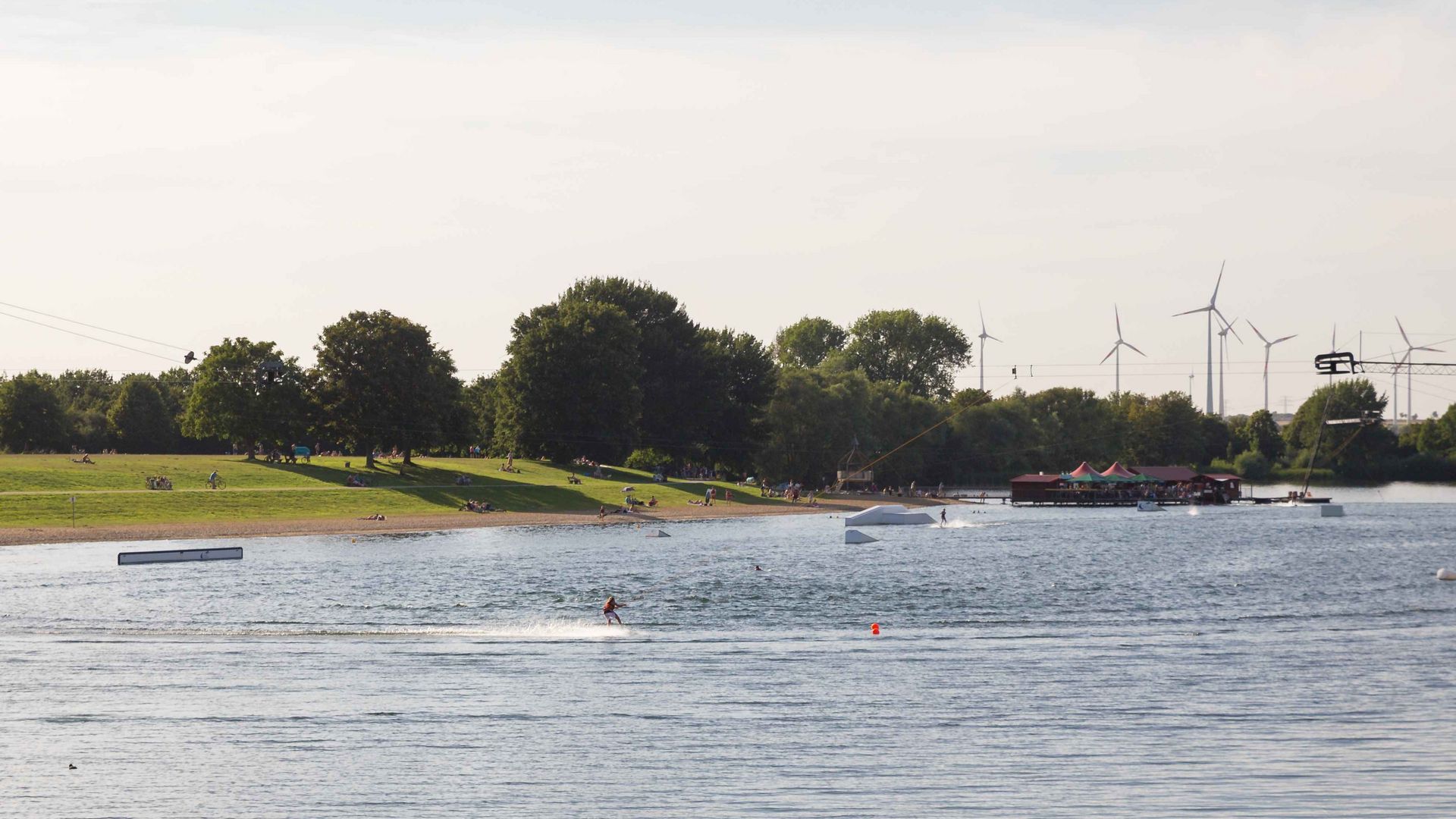 Der Salzgittersee ist das Wassersportzentrum Südostniedersachsens. Jegliche Formen des Wassersports sind am Salzgittersee durchführbar.