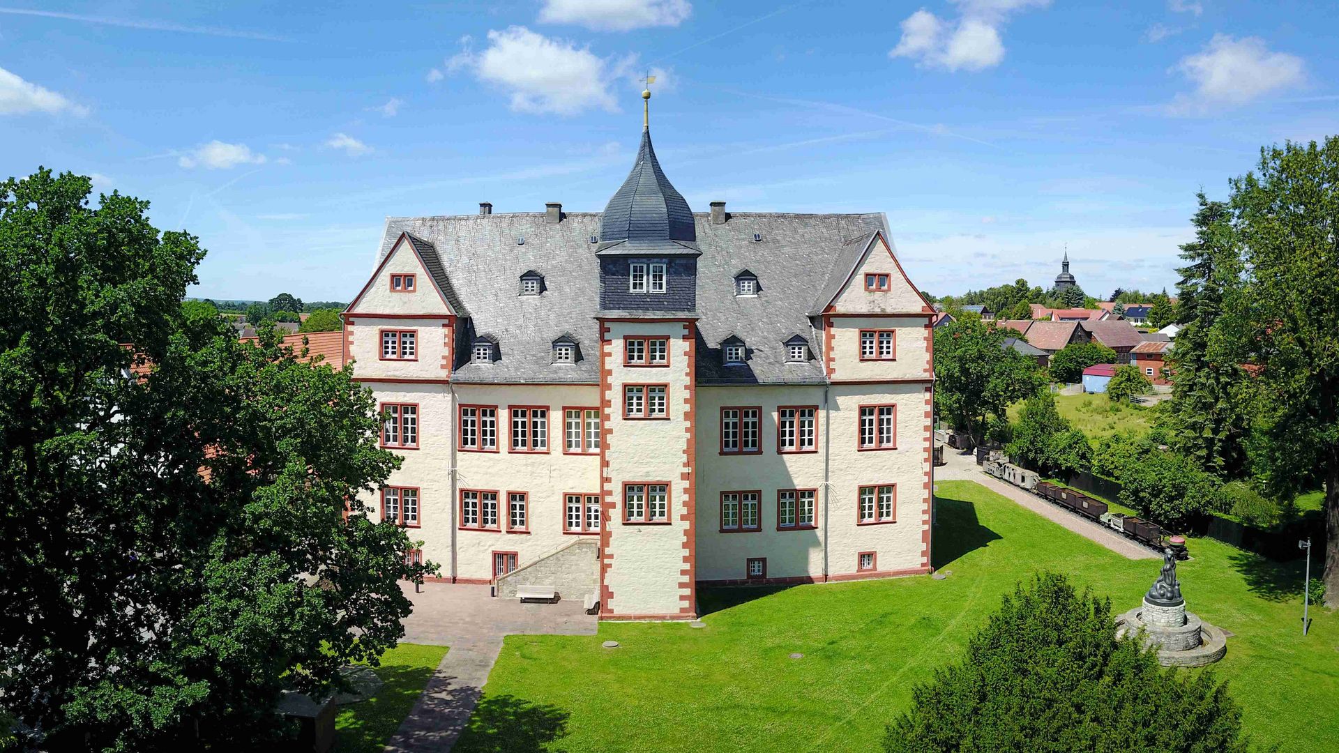 Das Schloss Salder wurde 1608 im Renaissance-Stil erbaut. Seit über 50 Jahren ist hier das Museum der Stadt Salzgitter untergebracht. 